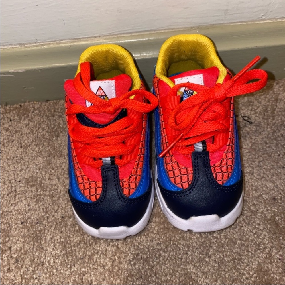 Toddler air max size 4c